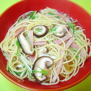 椎茸とベーコン水菜のスープハーフパスタ